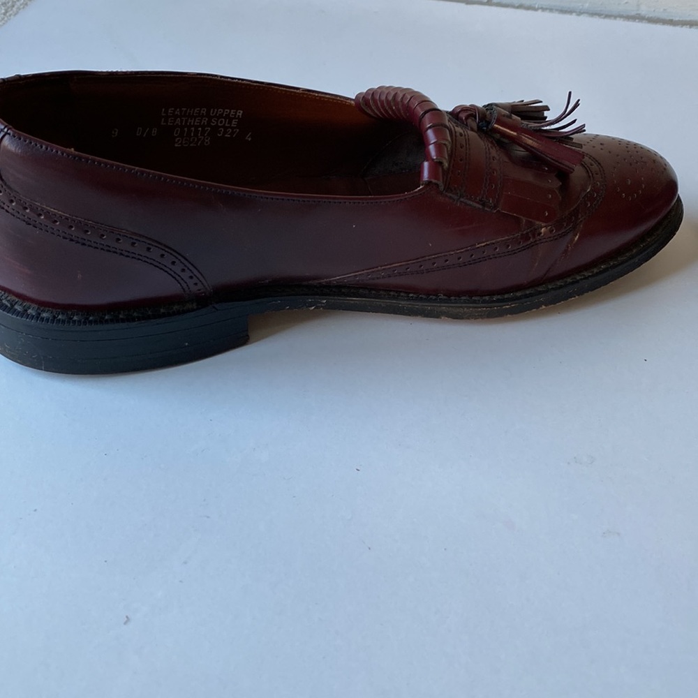 One pair of brown Bostonian Classic Dress Shoes with tassel - Picture 8 of 11